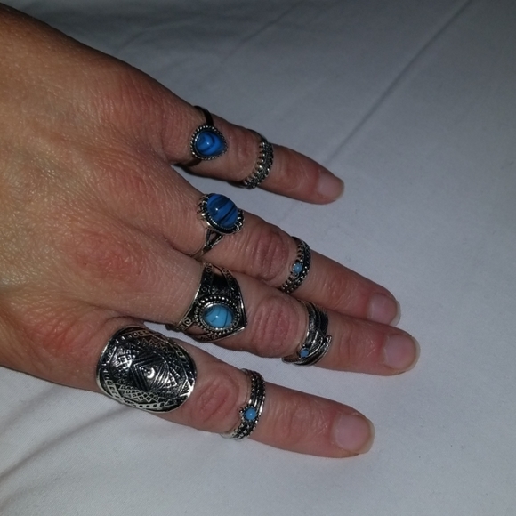 BOHO STYLE SILVER TONE RING SET - Picture 5 of 5